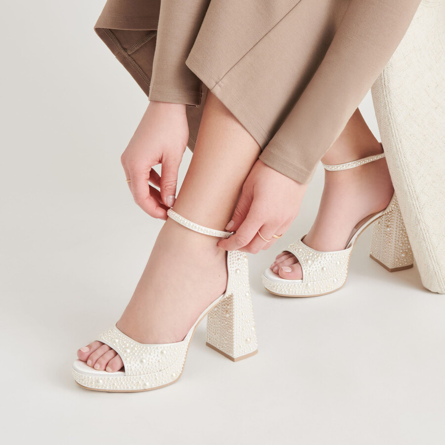 tacchi pandro pearl in vero raso bianco
