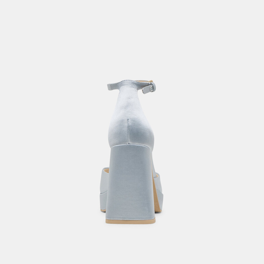 tacchi pandro in raso azzurro chiaro