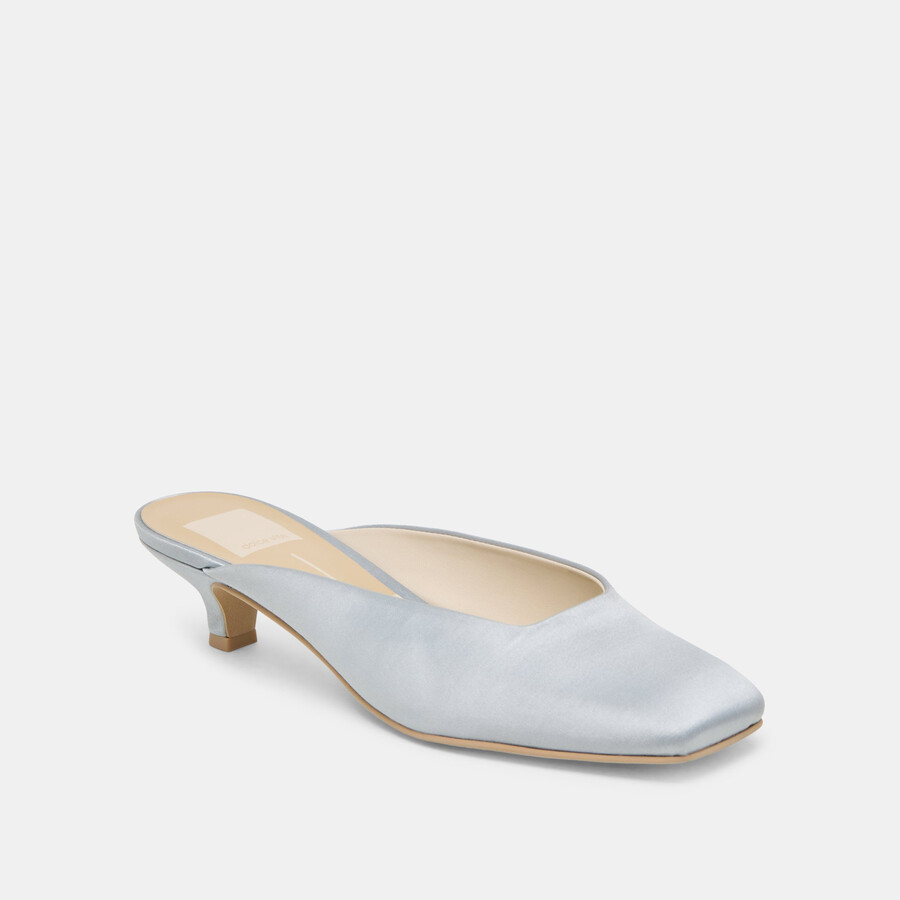 tacchi umara in raso azzurro chiaro