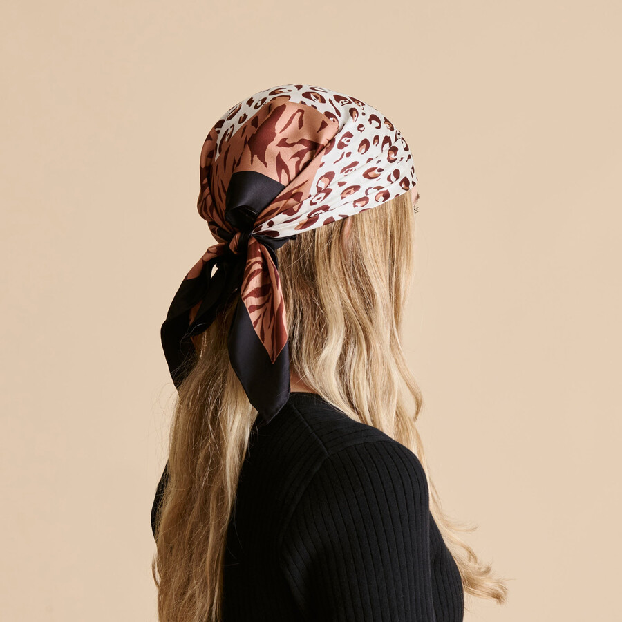 sciarpa con stampa animalier marrone multi