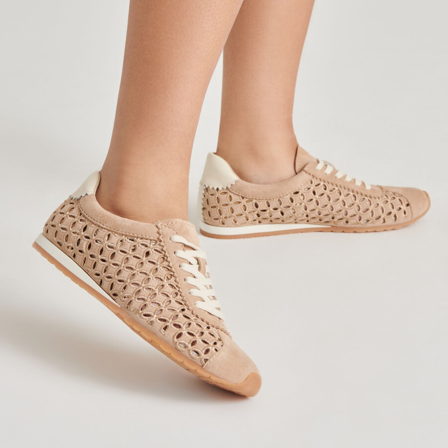 sneakers danie eyelet perf in pelle scamosciata color cammello