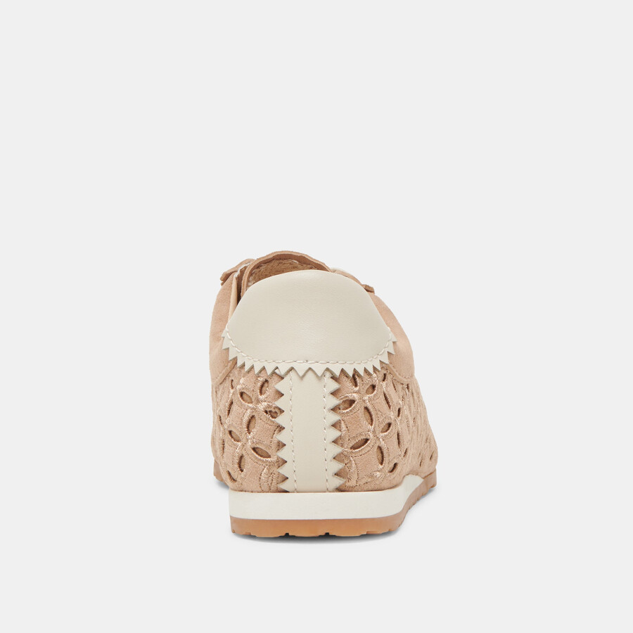 sneakers danie eyelet perf in pelle scamosciata color cammello