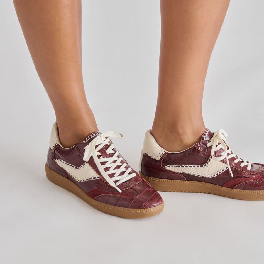 sneakers con cuciture in pelle goffrata color sangue di bue e coccodrillo